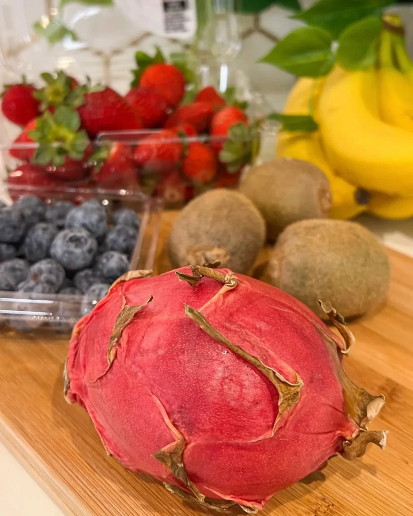 Easy Vibrant Pitaya Smoothie Bowl