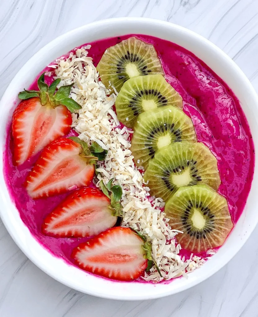 Easy Vibrant Pitaya Smoothie Bowl