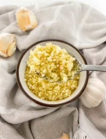 How to Make Homemade Minced Garlic in Olive Oil