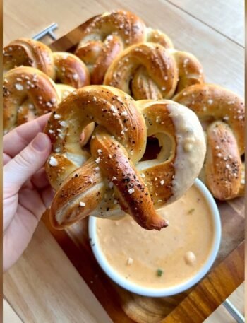 Easy Pretzel Cheese Dip