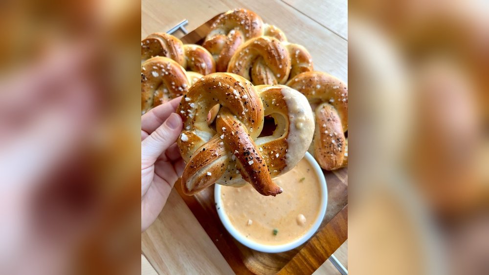 Easy Pretzel Cheese Dip