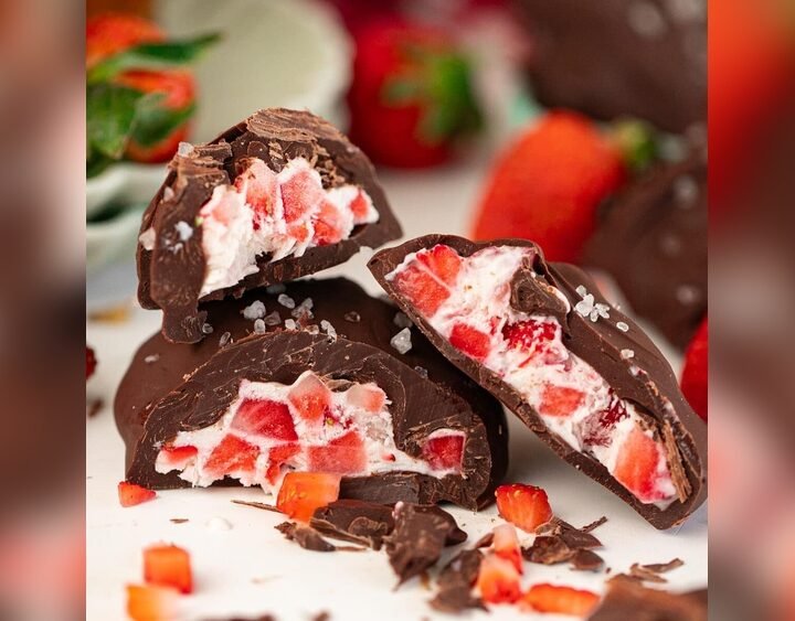 Frozen Strawberry Yogurt Bites