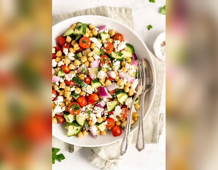 The Ultimate Mediterranean Chickpea Salad (Easy & Fresh Weight-Loss Meal)